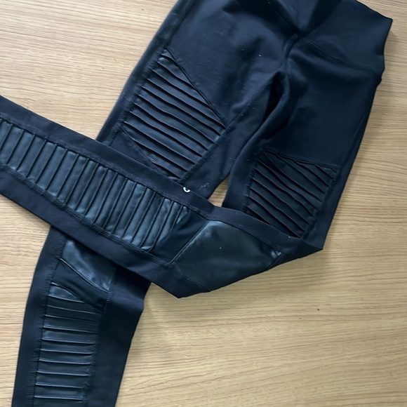 Alo High-Waist Moto Legging XSmall - Picture 6 of 11